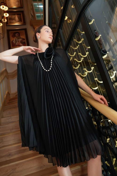 Sixdo Black Pleated Chiffon Loose Dress With Flower